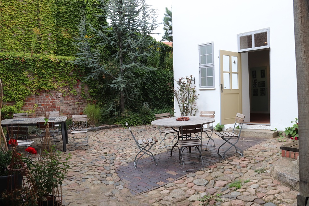 Der Innenhof des Rungehauses mit Kopfsteinpflaster